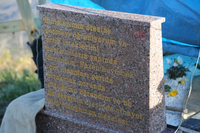 Ceren Özdemir'in mezar taşına sosyal medya hesabındaki paylaşımı yazıldı